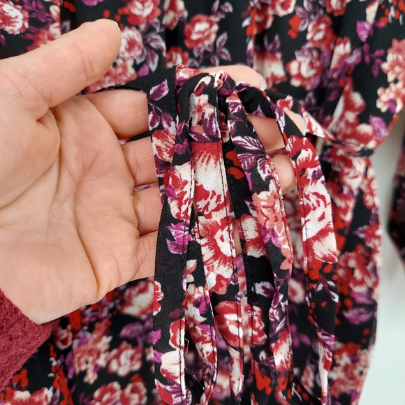 Ingrid and Isabel Floral Maternity Blouse NWT - Picture 4 of 7